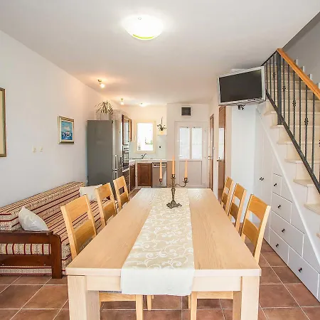 Holiday Meri Holiday home Sutivan